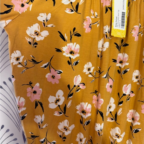 Nomad Yellow Flutter Sleeve Blouse with Pleated Design - Picture 6 of 6